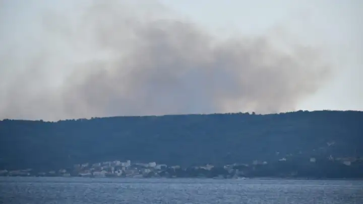 Gori na Čiovu nakon udara groma, zatražena pomoć dva kanadera