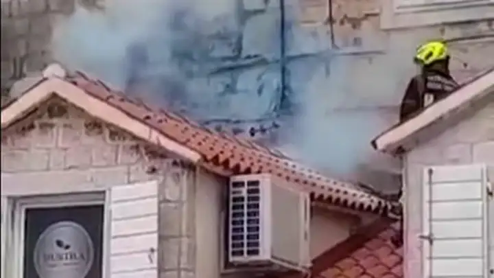 Udar groma izazvao požar u Trogiru, vatrogasci brzo reagirali