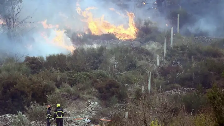 Policija i CZ upozoravaju na opasnosti požara na otvorenom, kazne i do 19.900 eura