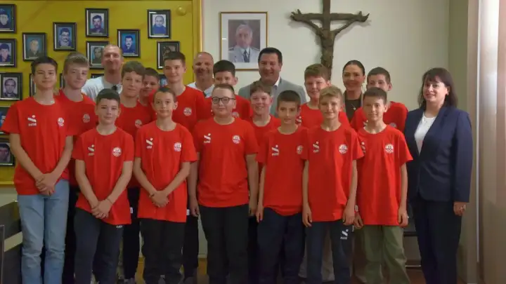 Mladi odbojkaši OK Ribola Kaštela primljeni u Gradskoj upravi nakon velikog uspjeha – Grad Kaštela