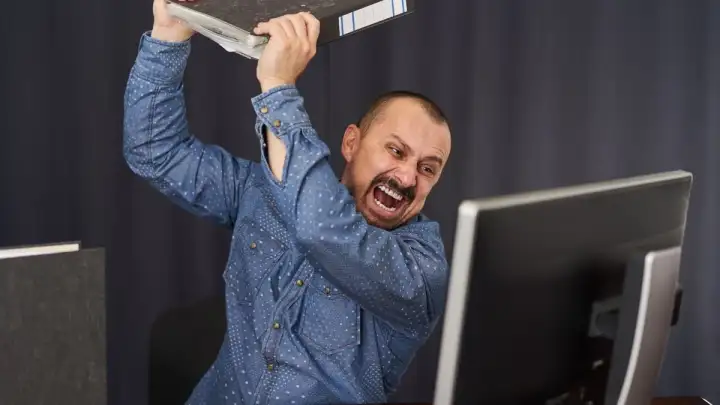 Upao u državni ured u Kaštel Sućurcu i službeniku prijetio ubojstvom