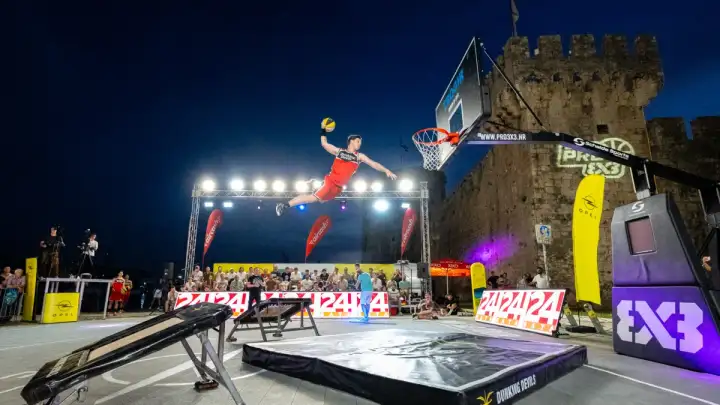 PRO 3×3 TOUR 2026 ODUŠEVIO TROGIR: SPEKTAKL KOŠARKE, PUNA RIVA I ODLIČNA ATMOSFERA!