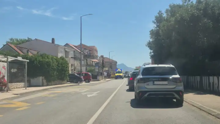 Sudar motocikla i automobila u Gomilici, motociklist ozlijeđen