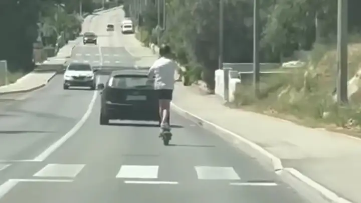 Maloljetnik na romobilu jurio 70 km/h kroz Sućurac (VIDEO)