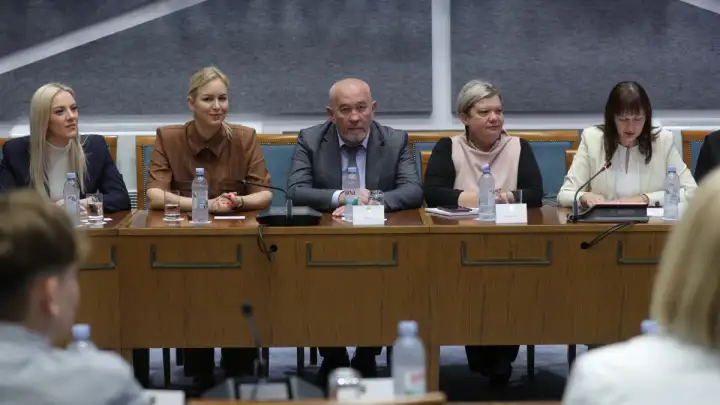 Odbor za mlade: U Hrvatskoj se roditeljski dom napušta s prosječno 31,5 godina