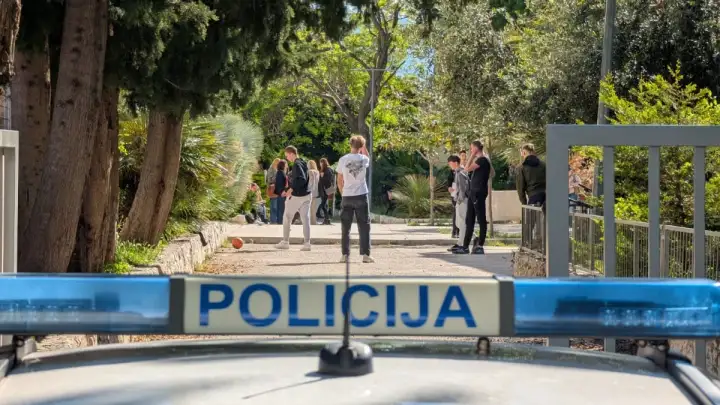 Policija pretražila 33 škole, zračnu luku i dva trgovačka centra, dojave o bombama bile lažne