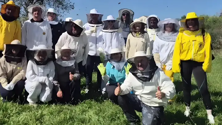 Male škole pčelarstva: Na završnoj radionici polaznici zavirili u čudesan svijet košnica, pčela, meda i propolisa.