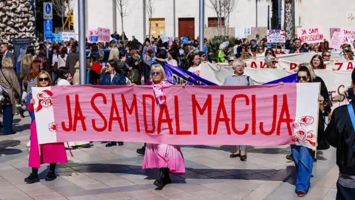 U Splitu maršom kroz grad obilježen Međunarodni dan žena