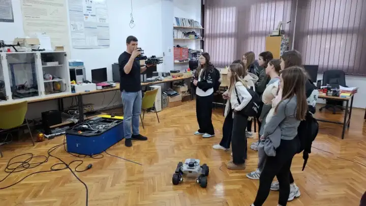 Nove avanture STeam femme junior tima OŠ Slatine