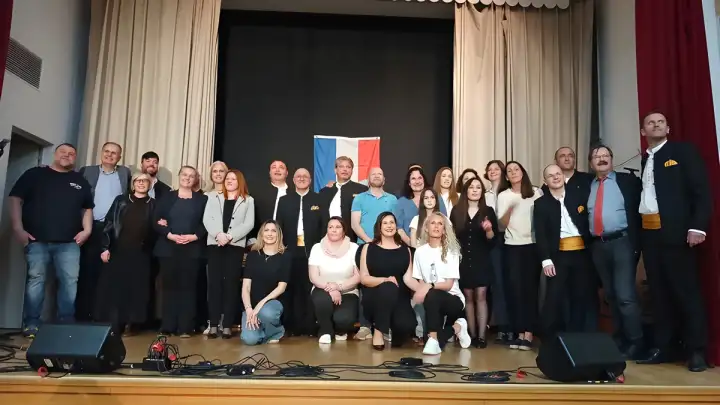 Kaštelanska klapa Sv. Jeronim u njemački Neu-Isenberg donijela dašak dalmatinske klapske pisme 