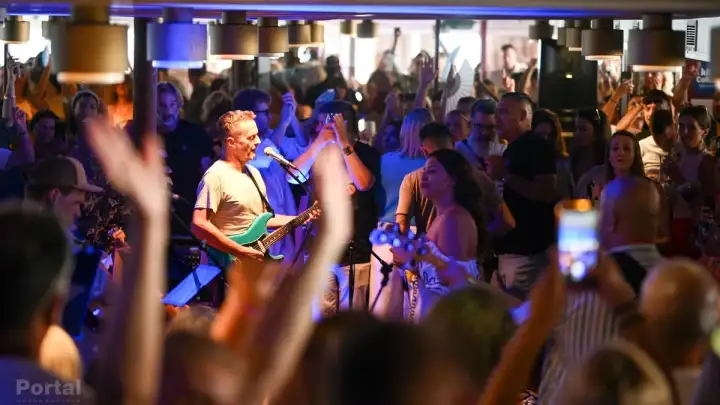 Na trajektu Marko Polo započeo "Trag u beskraju", plovidba prema Veloj Luci u znaku Oliverovih pjesama (FOTO/ VIDEO)