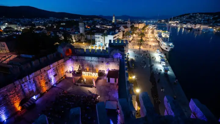 Trogirsko kulturno ljeto u punom zamahu: Nakon odličnog početka slijedi mjesec vrhunskih događanja