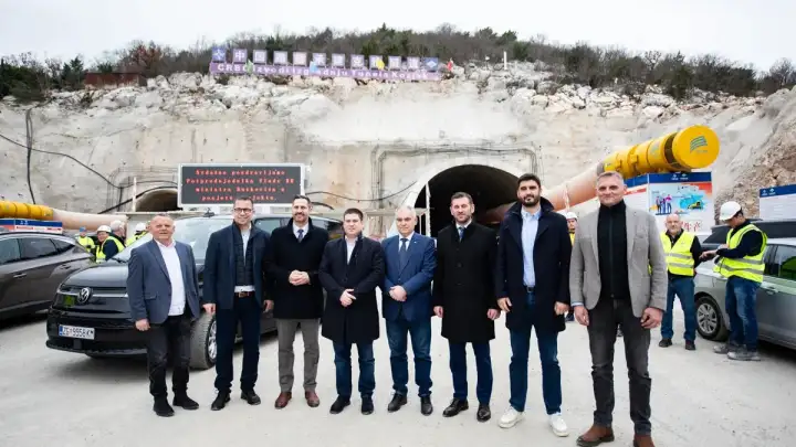Vetma o radovima na tunelu Kozjak, sportskom centru i domovima za mlade (VIDEO)