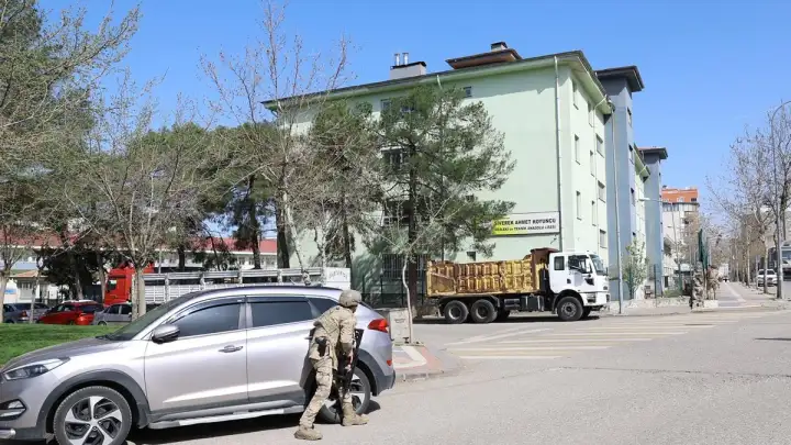 Devetero ubijenih, 13 ranjenih u napadu u turskoj školi