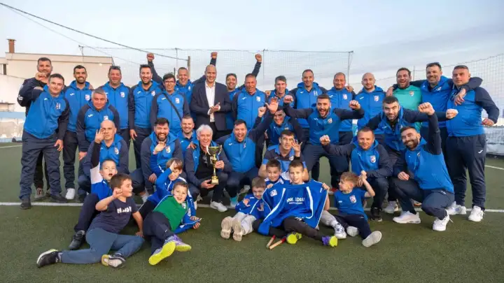 Tradicionalni nogometni turnir HNK Jadran povodom Dana grada: Slavlje domaćina i emotivni oproštaj Joška Bana od nogometa