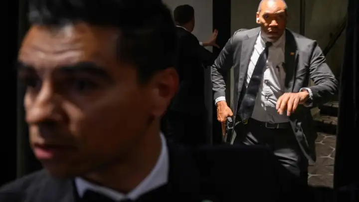 Washington: "Na pod!" - Kako se gala večer s novinarima pretvorila u kaos