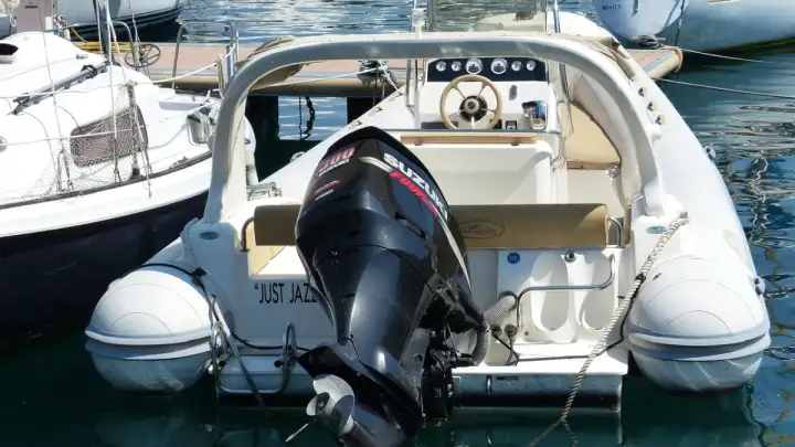 Dvojac iz lučica u Splitu i Trogiru odnio brod i vanbrodski motor vrijedne više od 7.500 eura