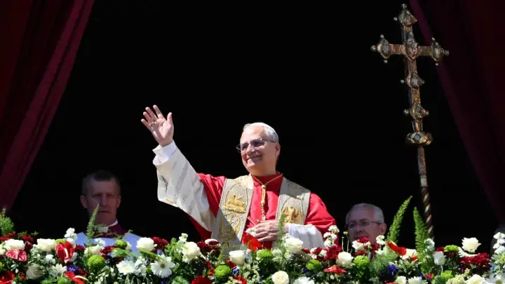 Papa na Uskrs one s moći pokretanja ratova poziva da 