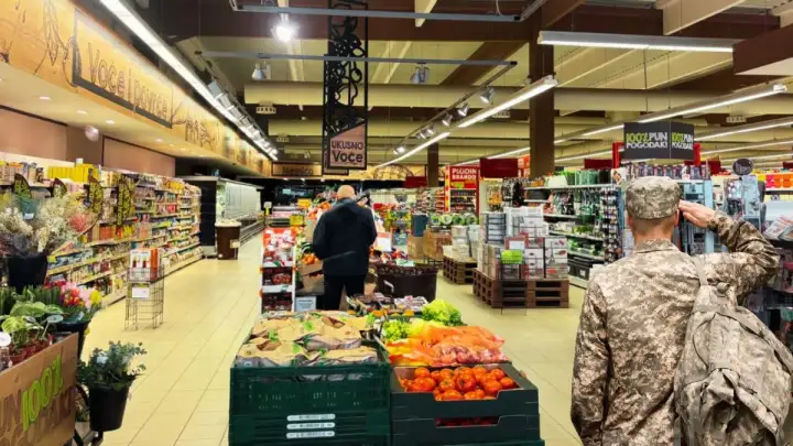 Hladno pivo i vruće glave: Vojni umirovljenik galamio za prodavačicu, ona se prepala kao nikad 