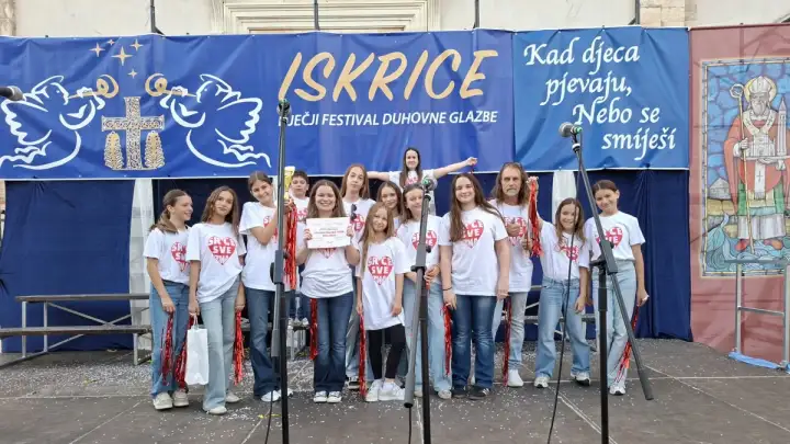 Zbor OŠ kneza Trpimira iz Gomilice osvojio prvo mjesto na 26. dječjem festivalu duhovne glazbe "Iskrice"